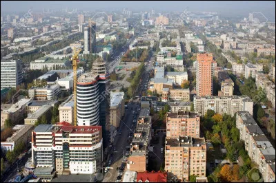 Ville industrielle d'Ukraine, capitale du Donbass, peuplée de 900 000 habitants :