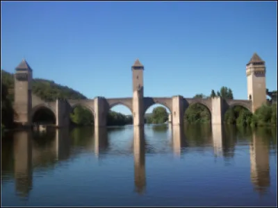 Est-ce le pont d'Avignon ?