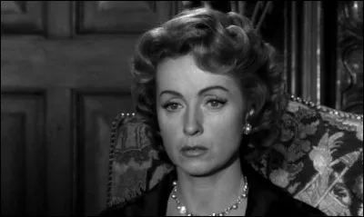 Elle a débuté, jeune, dans les années 30 et conserve en 1945 une place de premier plan : elle est la vedette de "La Vérité sur Bébé Donge", "L'Affaire Cicéron", "Marie-Octobre", elle est Madame de Rénal dans "Le Rouge et le Noir" d'Autant-Lara : c'est ...