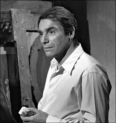 Il commence sa carrière cinématographique en 1948, joue dans "Du rififi chez les hommes", incarne Joffrey de Peyrac, dans la série des "Angélique", se tourne vers la réalisation avec "Le Vampire de Düsseldorf" : c'est ...