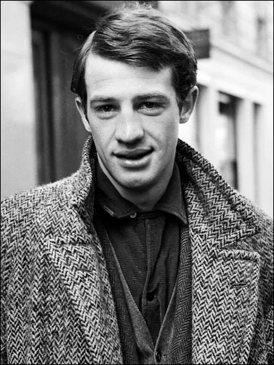 Jean-Paul Belmondo a débuté en 1957 sa carrière au cinéma ; 1960 est l'année de la célébrité avec son rôle dans ce film de Godard ...