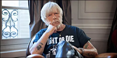 Comment s'appelle ce chanteur ?