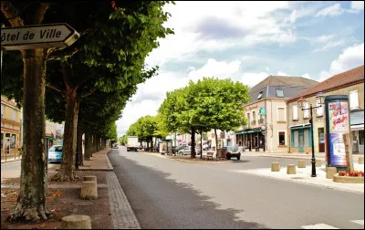 Ville de 5 000 habitants du département de Saône-et-Loire, ancienne ville minière :