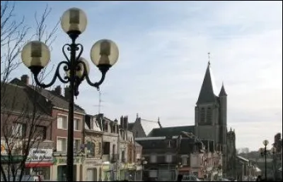 Ville picarde de 6 000 habitants, sous-préfecture du département de la Somme, située dans le Santerre :