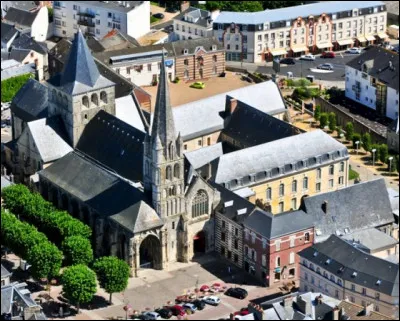 Ville de Seine-Maritime, dans l'agglomération du Havre, née au Moyen-Age d'un monastère de femmes :