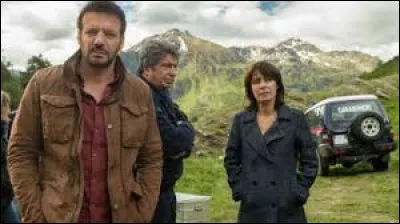 Où Alex Hugo bossait-il avant de se retrouver à la police rurale ?