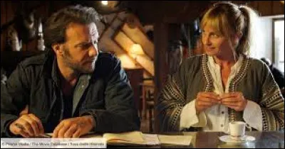 Quel était le prénom de la compagne d'Alex Hugo dans les premières saisons ?