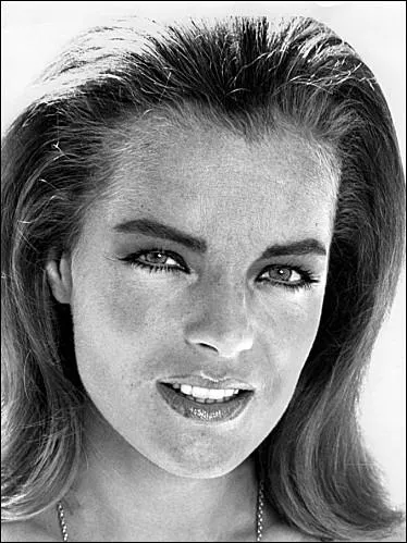 Dans quel film partage-t-elle l'affiche avec Omar Sharif et James Mason ?