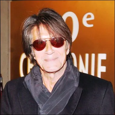 Dans quel film de Claude Chabrol Jacques Dutronc joue-t-il un pianiste virtuose ?