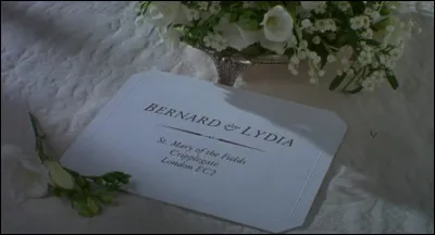 Pour le deuxi&egrave;me mariage de Bernard et Lydia, qui joue le r&ocirc;le du pr&ecirc;tre d&eacute;butant ?