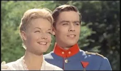 Alain Delon débute au cinéma en 1957 et tient son premier rôle important l'année suivante : de quel film s'agit-il ?