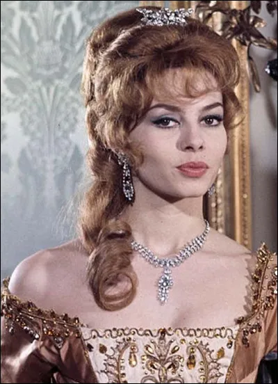 Elle débute en 1957 et devient célèbre avec le rôle d'Angélique dans la série des cinq films à succès : c'est ...