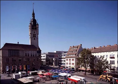 Cette ville allemande de 80 000 habitants, située sur l'Elbe, dans le Land de Saxe-Anhalt, c'est ...