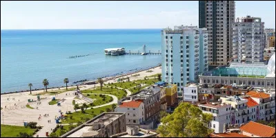La ville de Durrës, peuplée de 200 000 habitants, se trouve en ...
