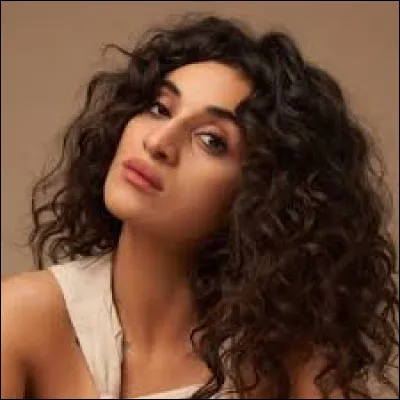 Qui interprète la chanson "Facile" en 2020 ?