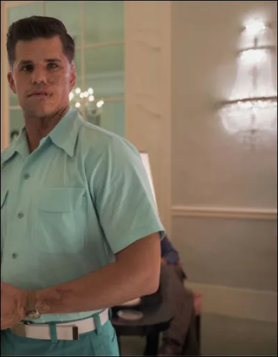Quel est le personnage joué par Charlie Carver ?
