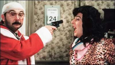 Complète le titre du film : "Le père Noël..." ?