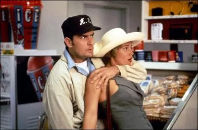 Il retrouve un de ses partenaires de Hot Shots ! dans A toute allure, il s'agit de :