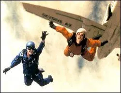 Il joue le parachutiste Ditch Brodie dans le film d'action :