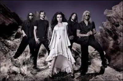 Comment s'appelle la chanteuse du groupe Evanescence ?