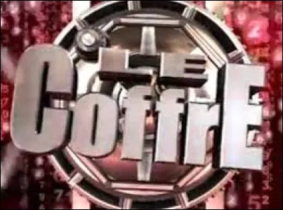 Qui présentait le jeu télévisé "Le Coffre" durant l'année 2004 ?