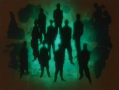 Quel organisme de la mafia est envoyé dans un premier temps pour contrer la brigade fantôme lors des enchères de York Shin City ?