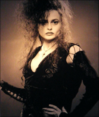 Que fait-elle à la fin de la première guerre des sorciers, quand Voldemort disparaît ?