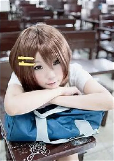 Elle aime tellement sa guitare qu'elle dort avec !