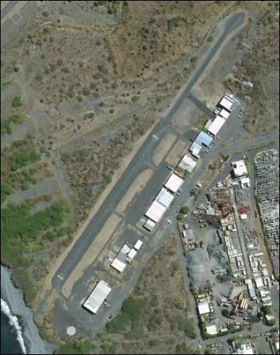 Dernière question : dans quelle ville de La Réunion se situe cet aérodrome ?