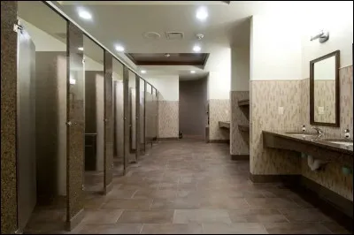 Chaque étage en possède. Ce sont...