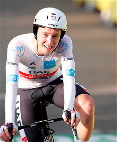 Tadej Pogačar, le gagnant du Tour de France, a également remporté deux maillots à part le maillot jaune
Lequels ?