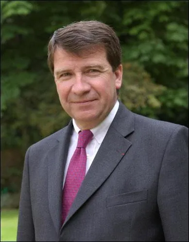 Parmi ces trois ministres, lequel n'est pas engag comme tte de liste ?