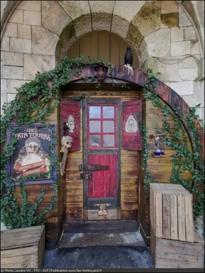 Quelle phrase les candidats sont-ils obligés de dire dans l'épreuve "Tata Fouras" ?