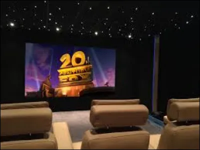 Mon 1er est à rendre
Mon 2e est thaï ou cantonnais
Mon 2e est un neveu de Donald
Mon 4e est la première lettre de l'alphabet
Mon 5e empêche le fonctionnement
mon 6e est immortelle
Mon tout est un film de Denys de La Patellière avec :