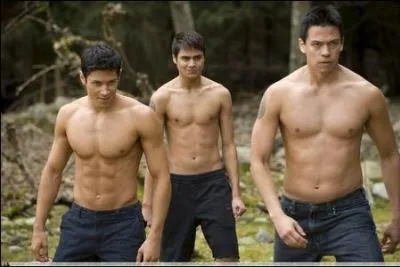 A qui Bella donne-t-elle une baffe ?