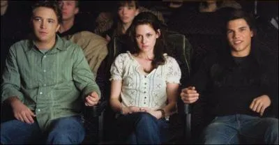 Qui va vomir quand il est au cinma avec Bella ?