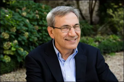 Cet écrivain turc, auteur des romans "Mon nom est Rouge", "Neige", "Le Musée de l'innocence", prix Nobel de littérature en 2006, c'est ... Pamuk.