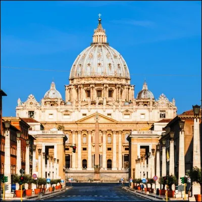 Quel acteur incarne le jeune pape Pie XIII dans la minis&eacute;rie "The Young Pope" ?