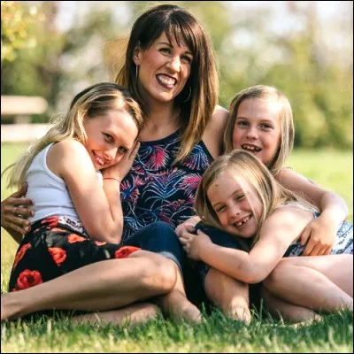 Quelle m&egrave;re de famille de fiction a pour nom de jeune fille Frump ?