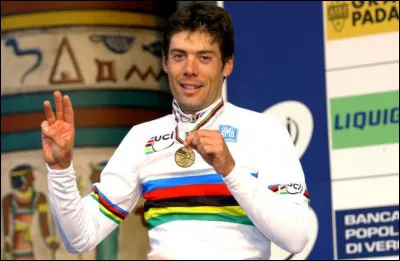 Ce coureur cycliste espagnol, champion du monde sur route en 1999, 2001 et 2004, a remporté le maillot vert du Tour de France en 2008 : c'est ... Freire.