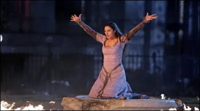 Dans quel film Monica Bellucci est-elle une sorcière ?