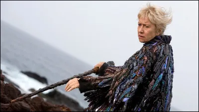 Dans quel film Helen Mirren est-elle une sorcière ?