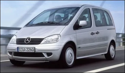 Ce ludospace Mercedes sera vendu à seulement 55 000 exemplaires car il était mal positionné dans la gamme. Quel est son nom ?