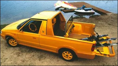 Cette Skoda Felicia Fun a l'originalité de pourvoir passer de 2 à 4 sièges (dans la benne). Elle ne fut produite qu'à...