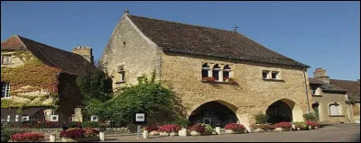 Quelle est la plus vieille demeure de la petite ville ?