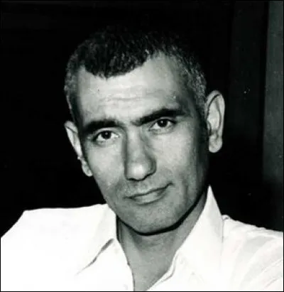 Ce cinéaste turc, qui a réalisé "Le Troupeau" et "L'ennemi" et obtenu la Palme d'or du Festival de Cannes 1982 pour son film "Yol", c'est ... Güney.