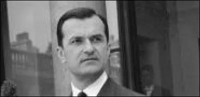 Cet homme politique, gaulliste, secrétaire d'État à l'Information puis aux Affaires étrangères entre 1966 et 69, puis ministre de la Défense en 1975 à 1980, c'est ... Bourges.