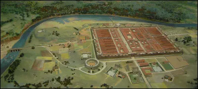 Dans la ville de Chester (Cheshire), il est interdit aux [...] de passer la nuit dans l'enceinte de la cité. (Complétez les crochets !)