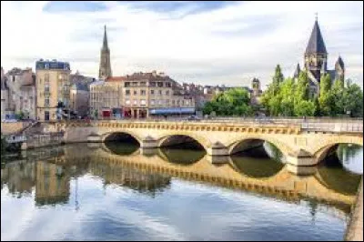 Dans quel département se situe la ville de Metz ?