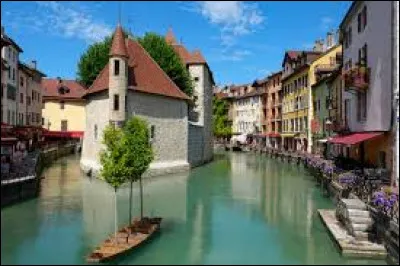 Dans quel département se trouve la ville d'Annecy ?